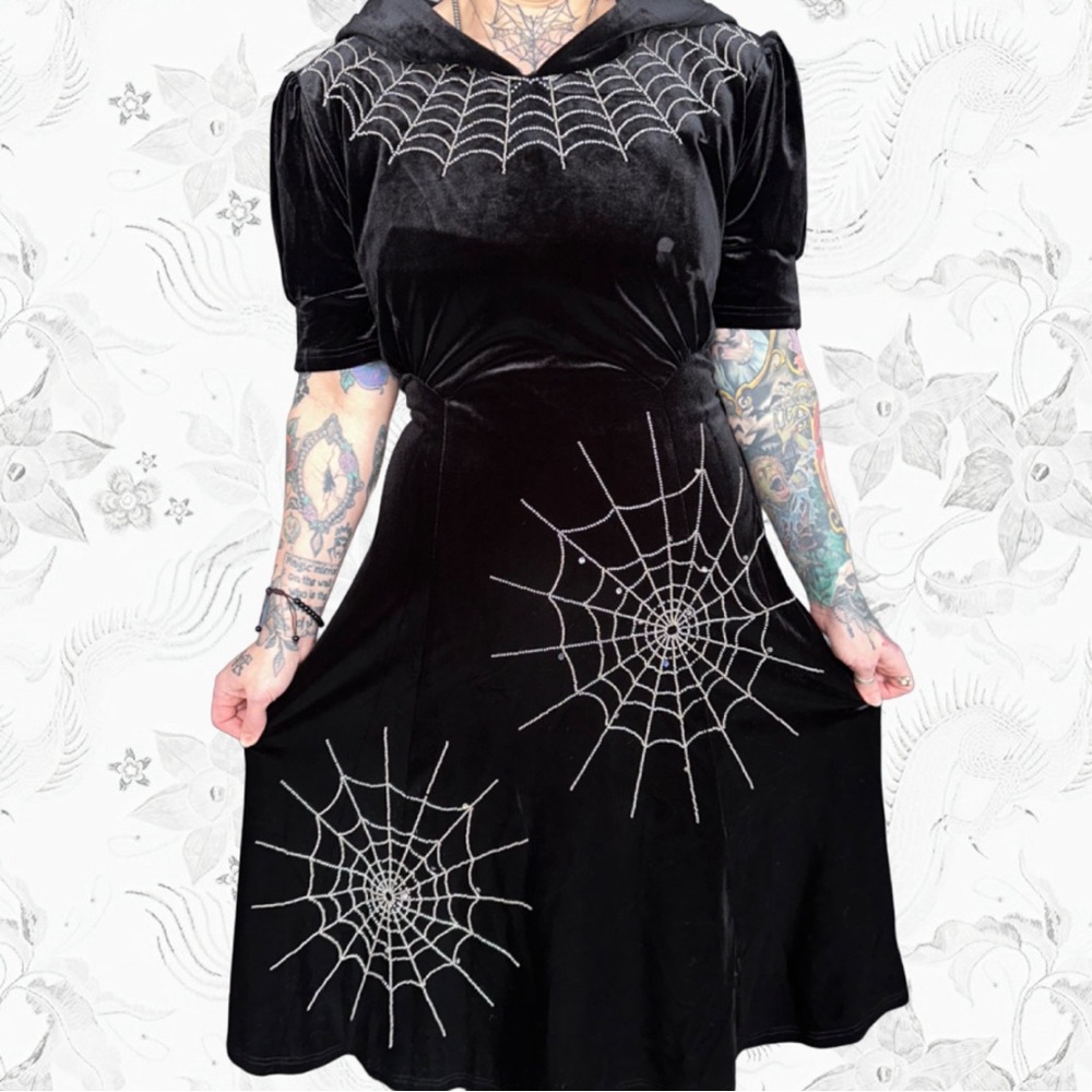 NICOLETTA CARLONE spider web tailor made vintage inspired velvet hooded dress